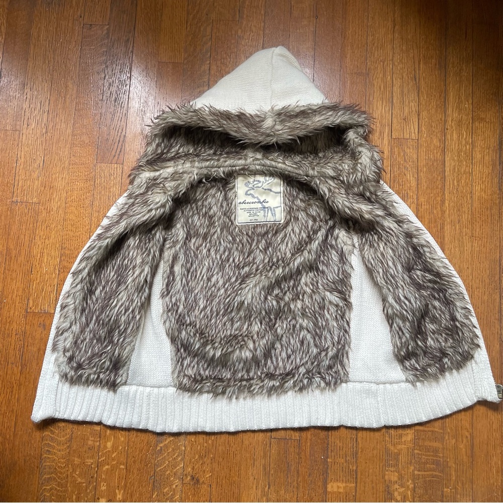 Vintage Abercrombie & Fitch Off-White Knit Vest with Faux Fur - Picture 6 of 8